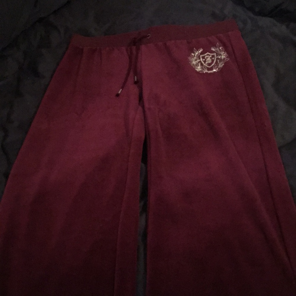 Maroon pants suit in velour